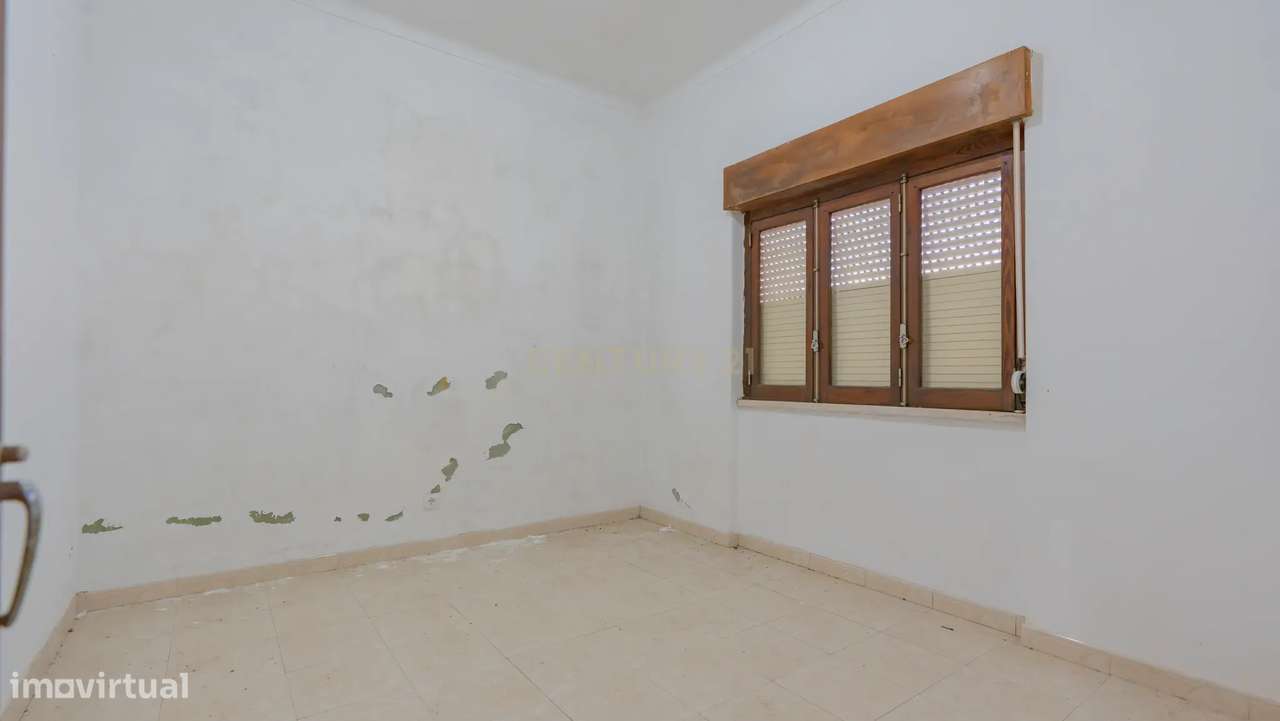 Moradia Isolada com Terreno de 1041 m² – Um Mundo de Possibilidades!-35