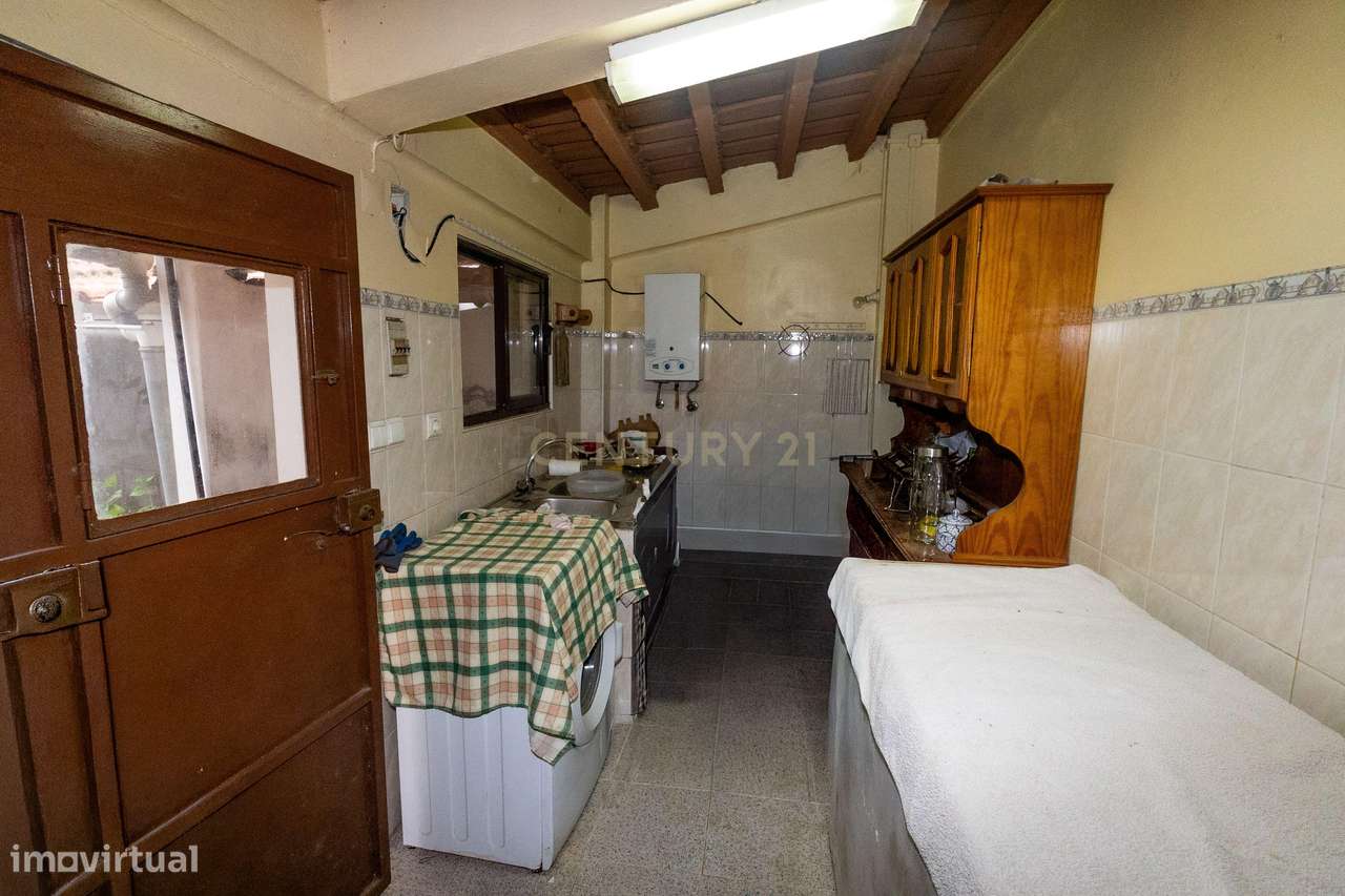 Moradia T3 com quintal, garagem e anexos no centro de Ervidel-41