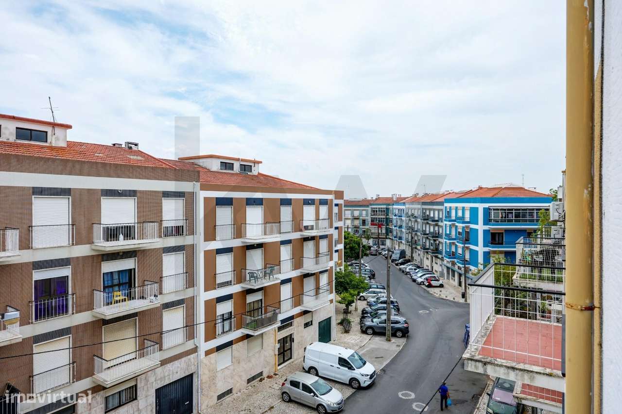 Apartamento T3 Monte da Caparica Rua General Humerto Delgado-22