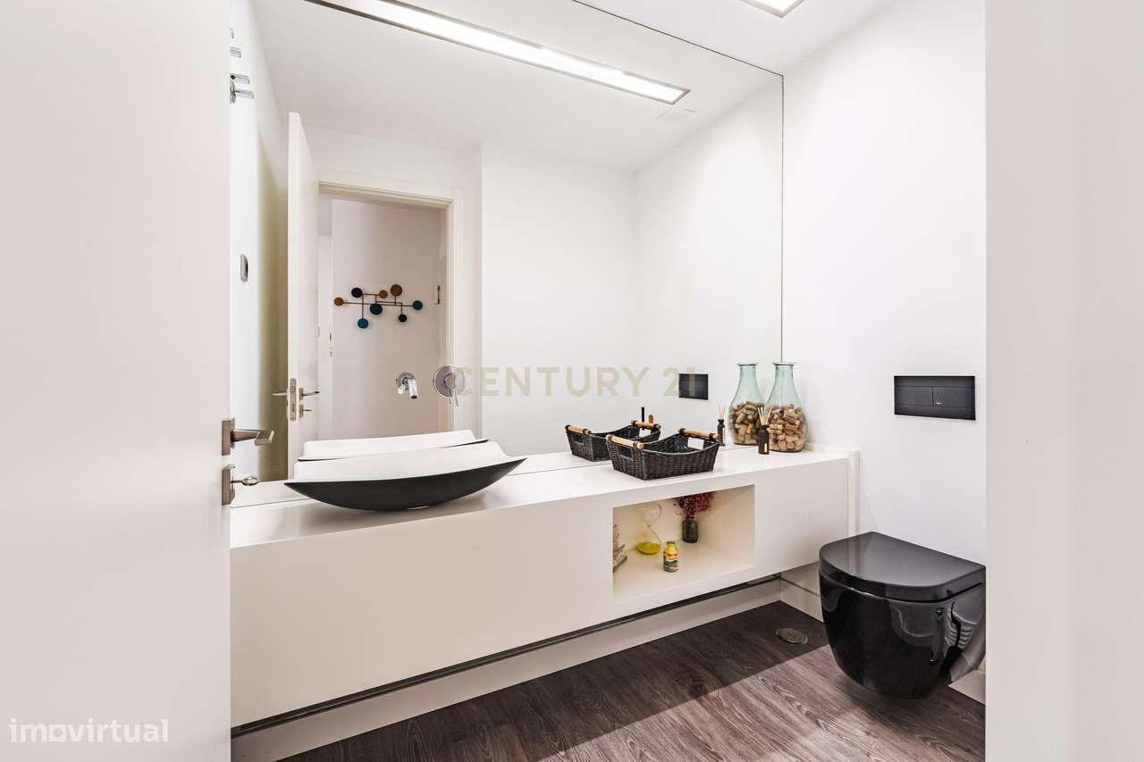 Moradia contemporânea na Aroeira | Luz natural, conforto e eficiência-17