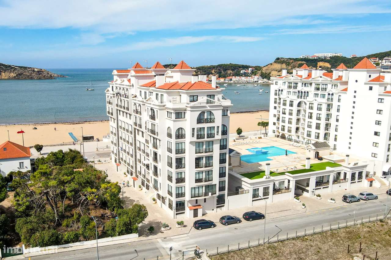 T2 na Marginal de São Martinho do Porto | Piscina com Vista Baía-23