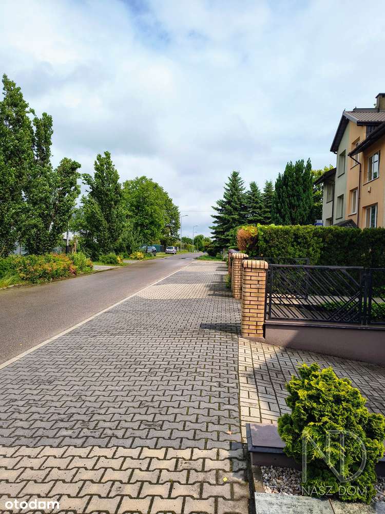 Dom na Dębowej - przestronny i wygodny w spokojnej okolicy-1