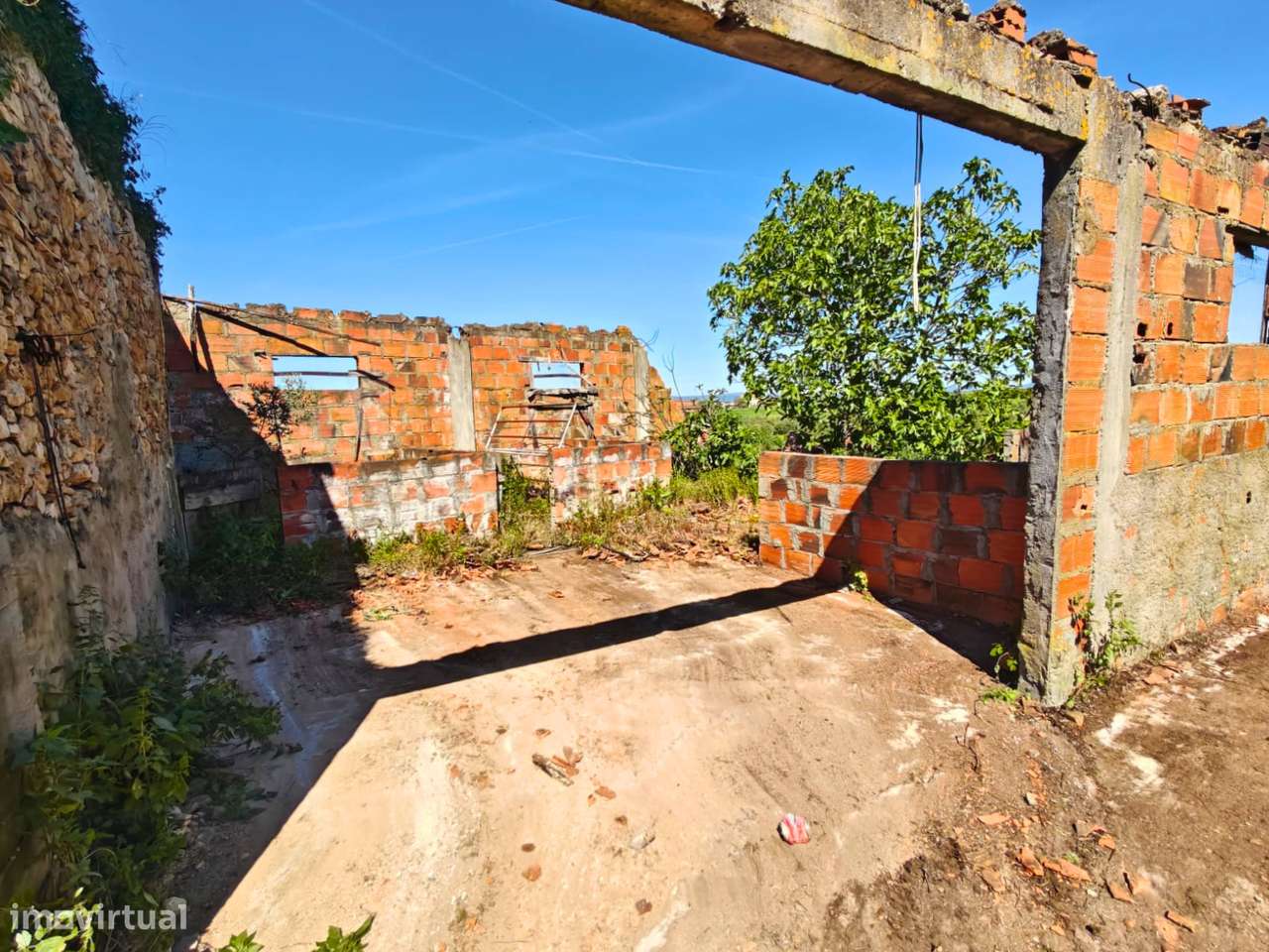 Moradia para reconstruir - Grande imagem: 5/6