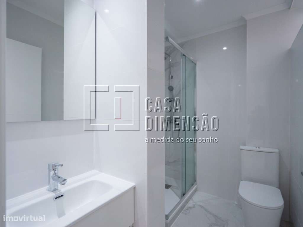Apartamento T1, em fase de remodelação, Na Damaia!!-19