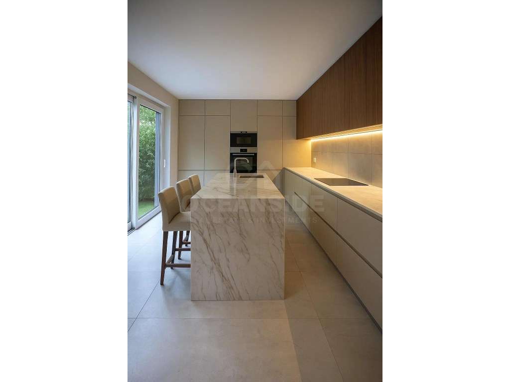 Moradia T4 com piscina, junto a Manique de cima-14