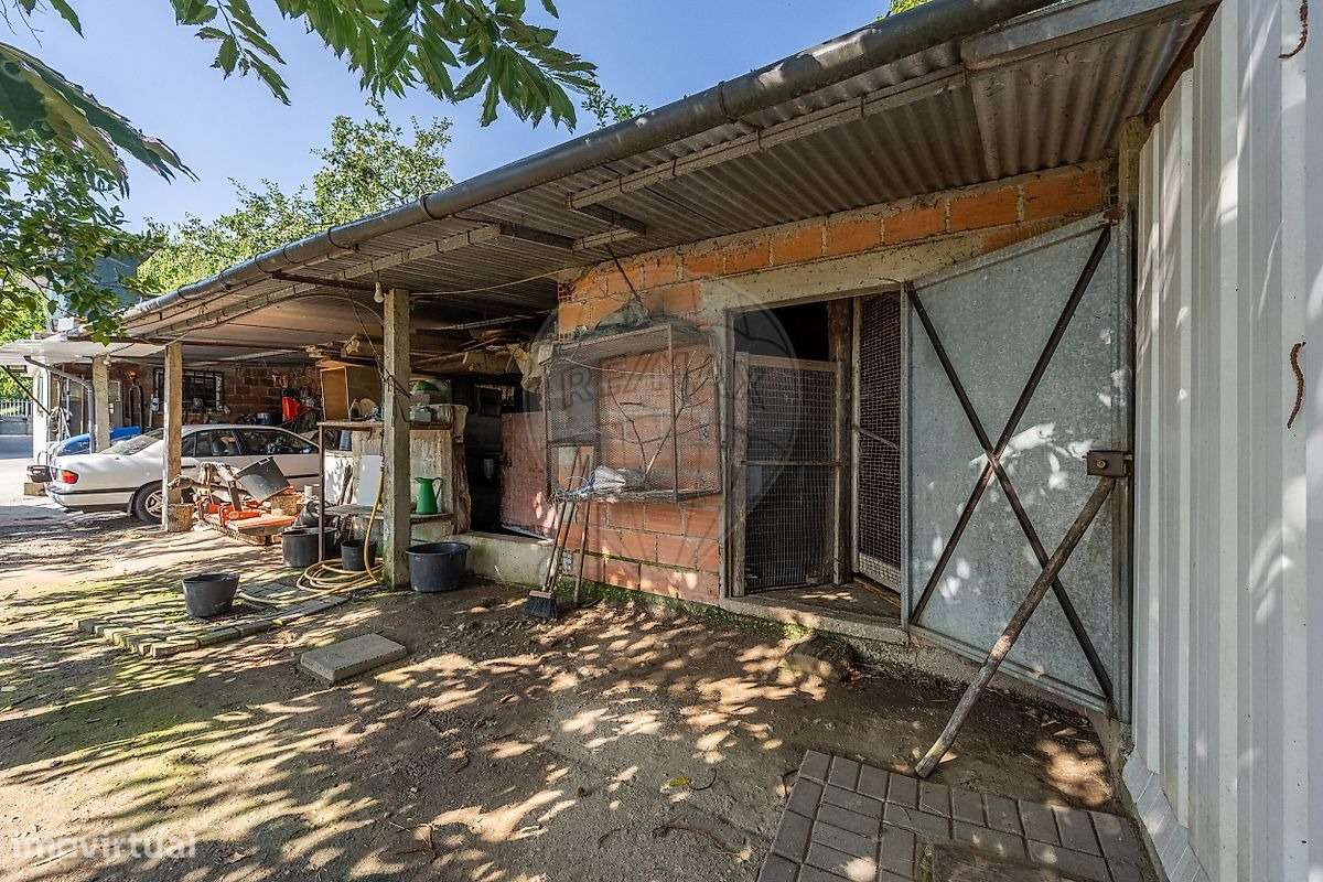 Moradia T4 com Terreno e Árvores de Fruto em Moure, Vila Verde-39