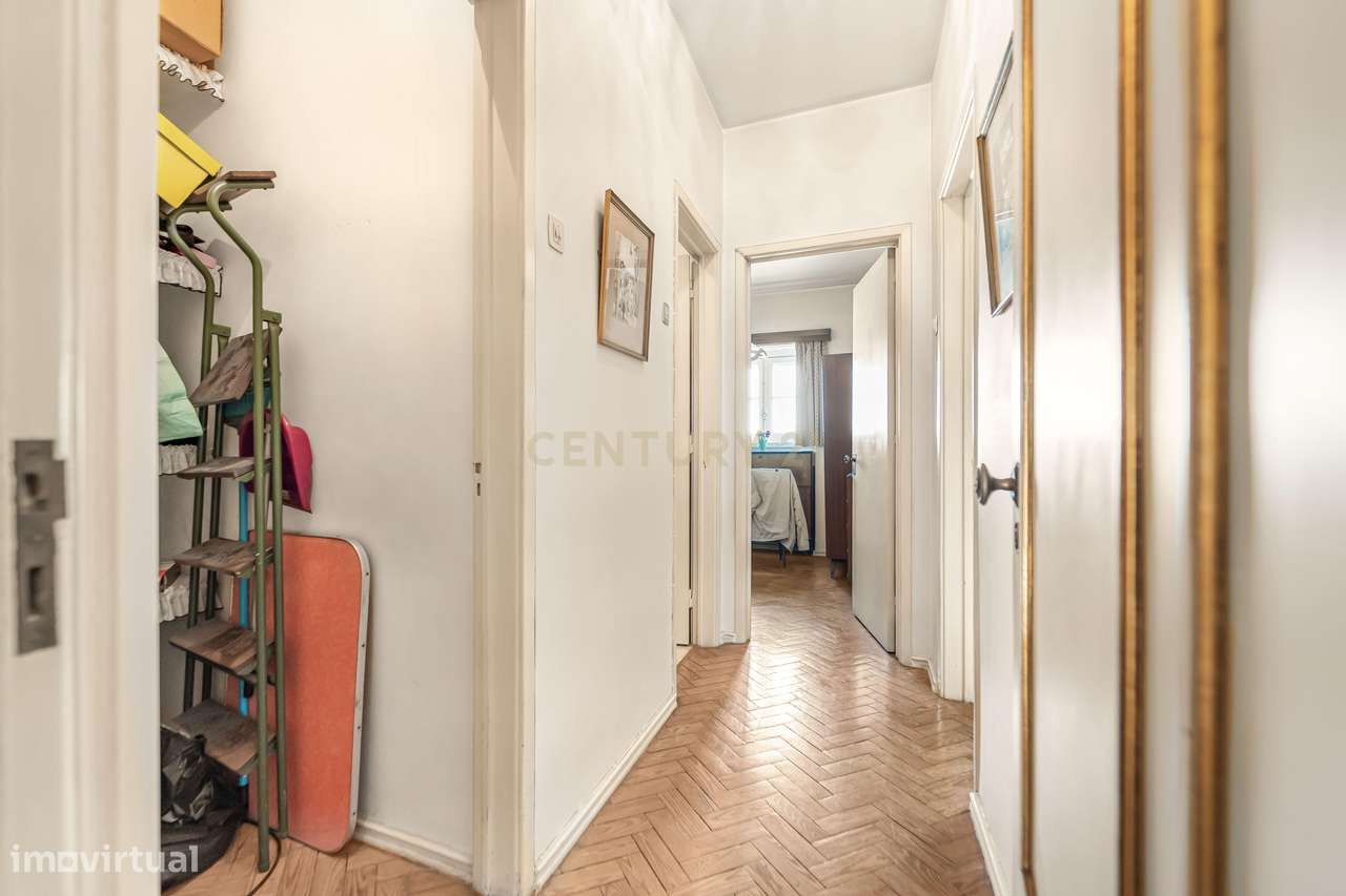 Apartamento T3 com varanda - Alvalade - Grande imagem: 2/25