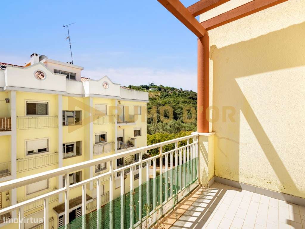 Apartamento T2 com Garagem para 2 Carros em Barnabé - Alenquer-14
