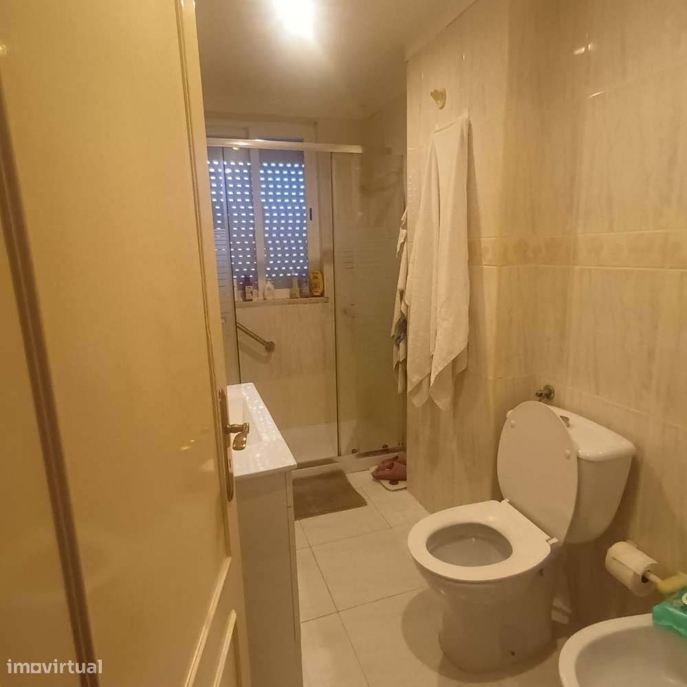 T2 com terraço no Bairro Rêgo em Lisboa-10