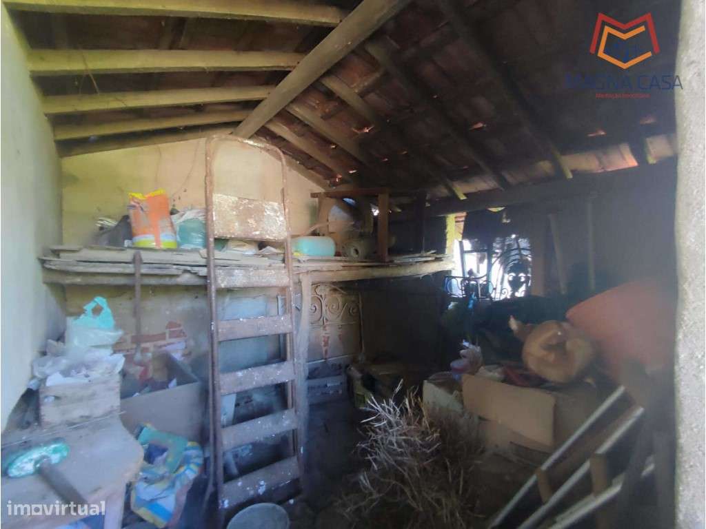 Moradia em Propriedade Total com 3 apartamentos T3, + 1 apartamento...-38