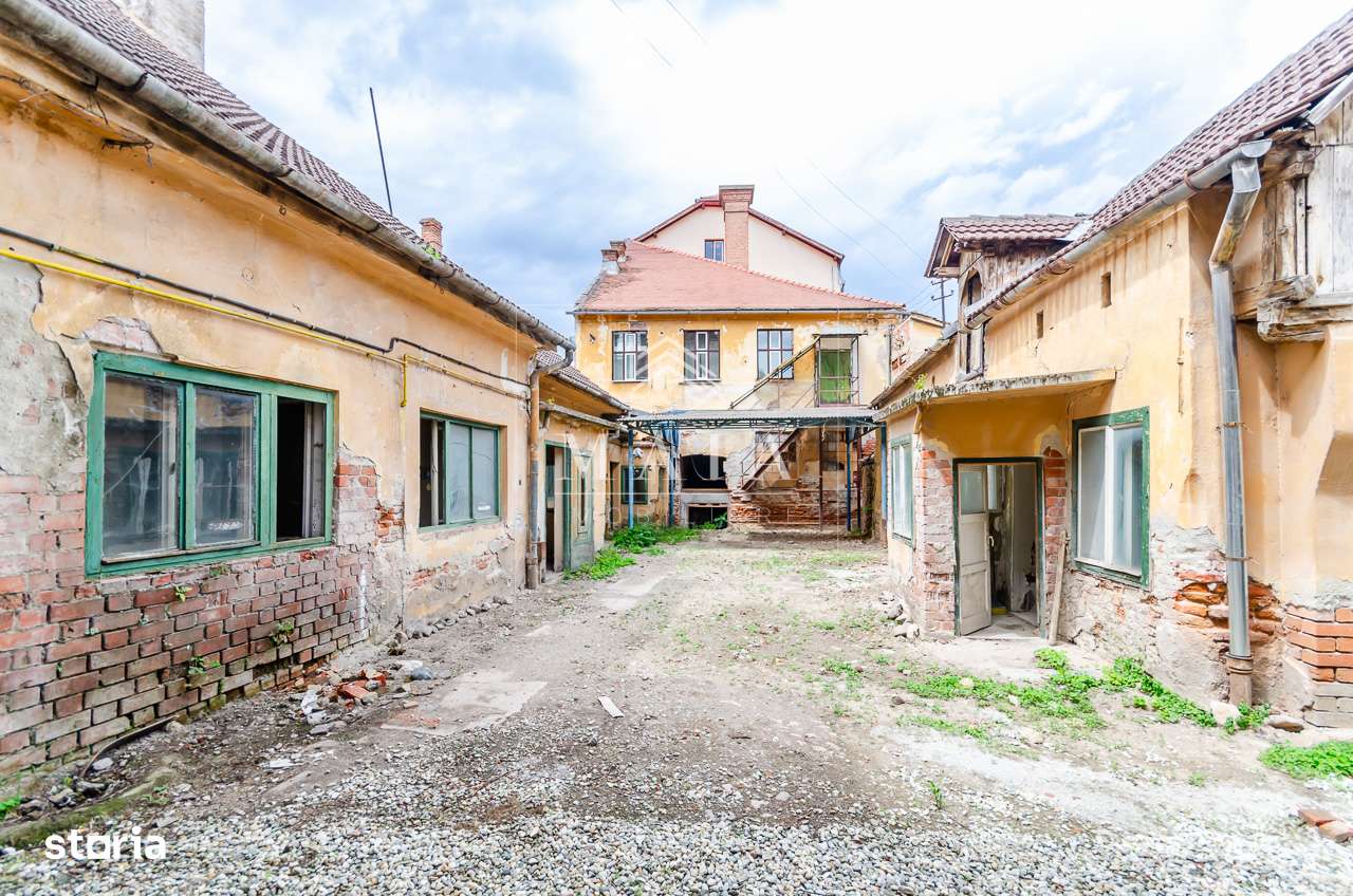 Casă de vânzare în Centrul Istoric Sibiu,  cu proiect pt. 24 de camere - Imagine principală: 5/9