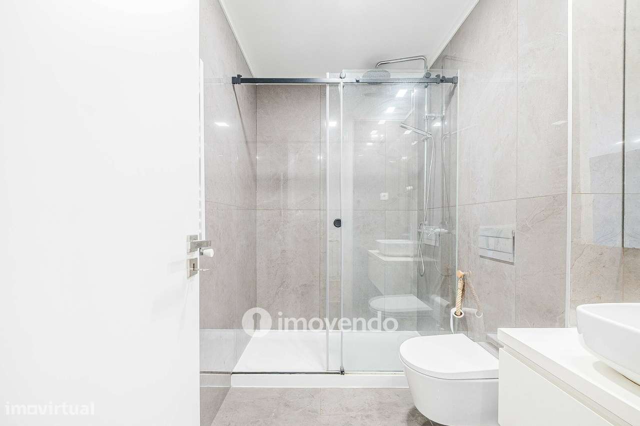 Apartamento T2, com estacionamento e cozinha equipada, na Amadora-31