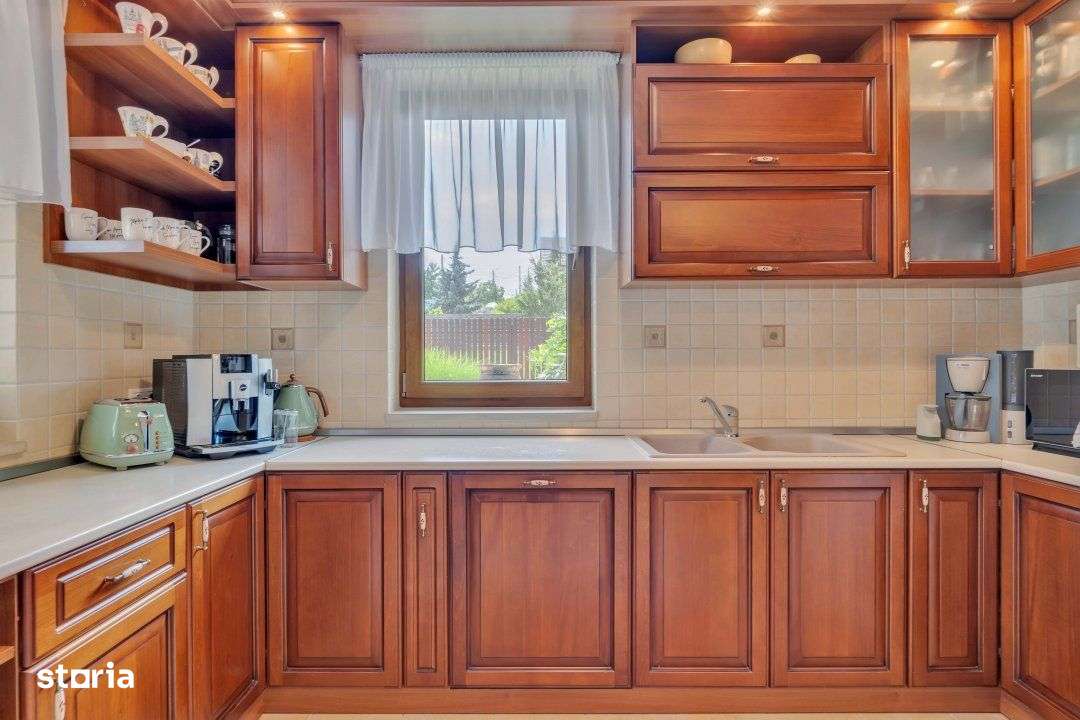 Vila superba, in stil mediteranean, strada privata-15