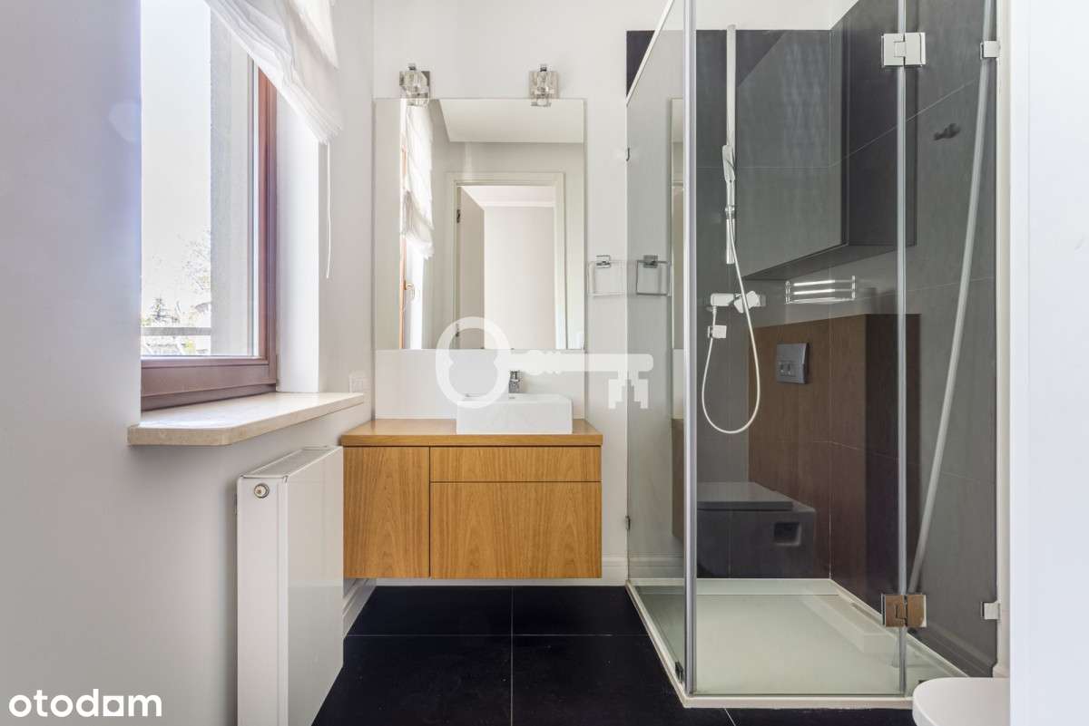 Luksusowy apartament z windą i tarasem-12