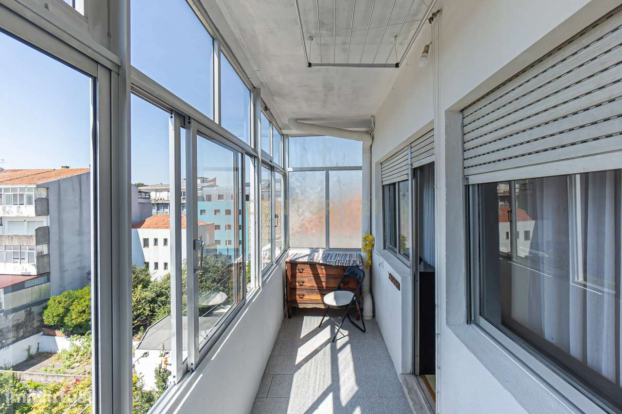 Apartamento T2+1 com Terraço na Prestigiada Rua da Alegria-34