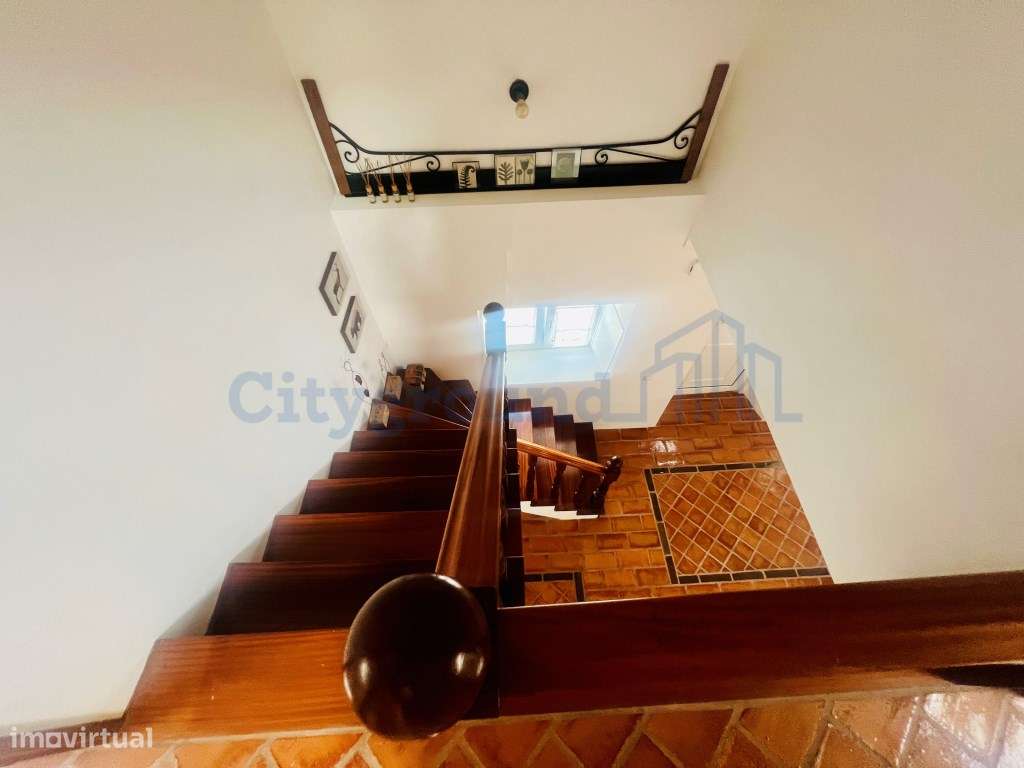 Charme com toque de luxo - Moradia V4 de 2 pisos com jardim em Regu...-22