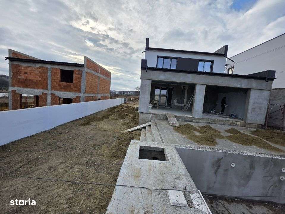 Vila exclusivista cu piscina langa lac. Acasa ca in vacanta!-3