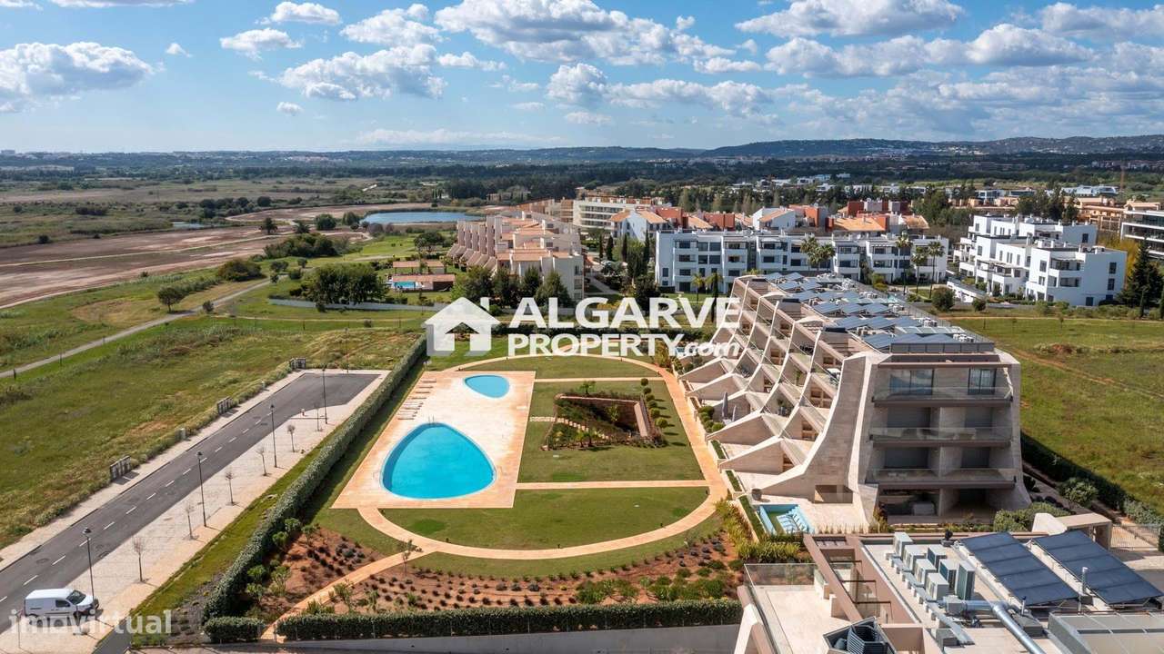 Apartamento T2 junto da MARINA e da PRAIA com vista GOLFE em Vilamoura