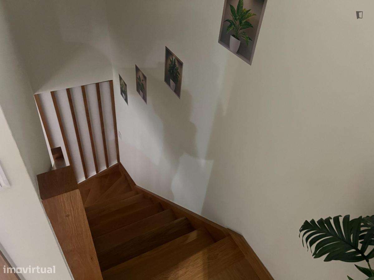 Quarto - localizado em Pedrouços Porto - Grande imagem: 2/10