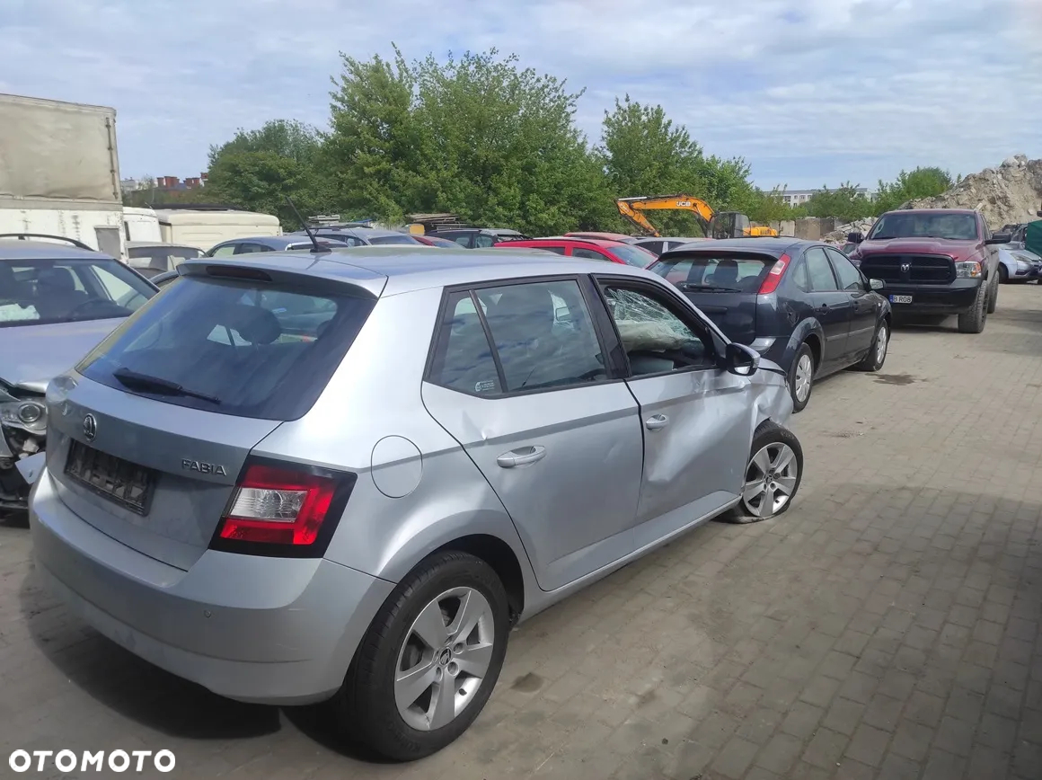 SKODA FABIA 2017R. 1.2B Cały na części !!! - 13