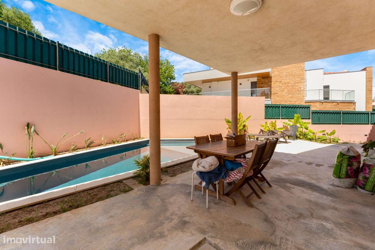 Moradia T4+1 com piscina e jardim, no Murganhal, Caxias-40