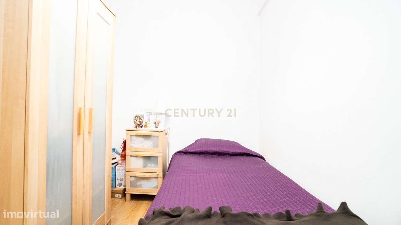 Apartamento T2 + 1* - Remodelado, em Queluz-26