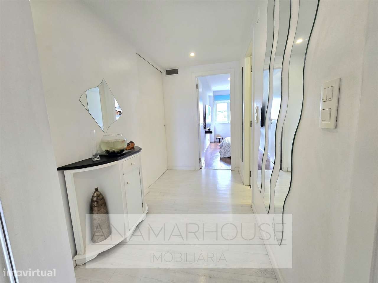 T2 Remodelado com Box para 2 Carros | Open Space 37m² | Vista Verde |-21