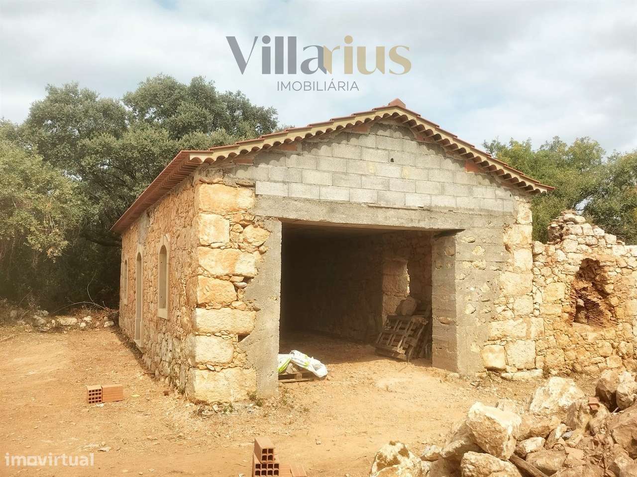 Casa em Ferreira do Zêzere em Pedra com Terreno Amplo - Grande imagem: 4/21