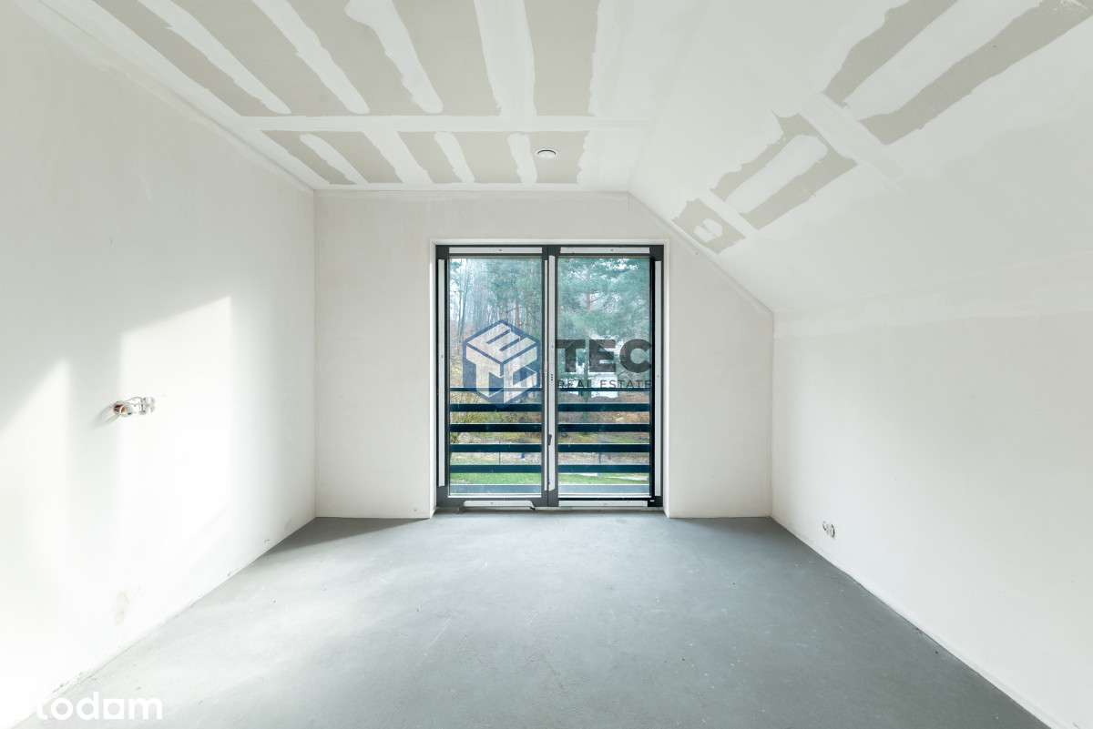 Dom wolnostojący z własnym lasem i działką 10 arów-15