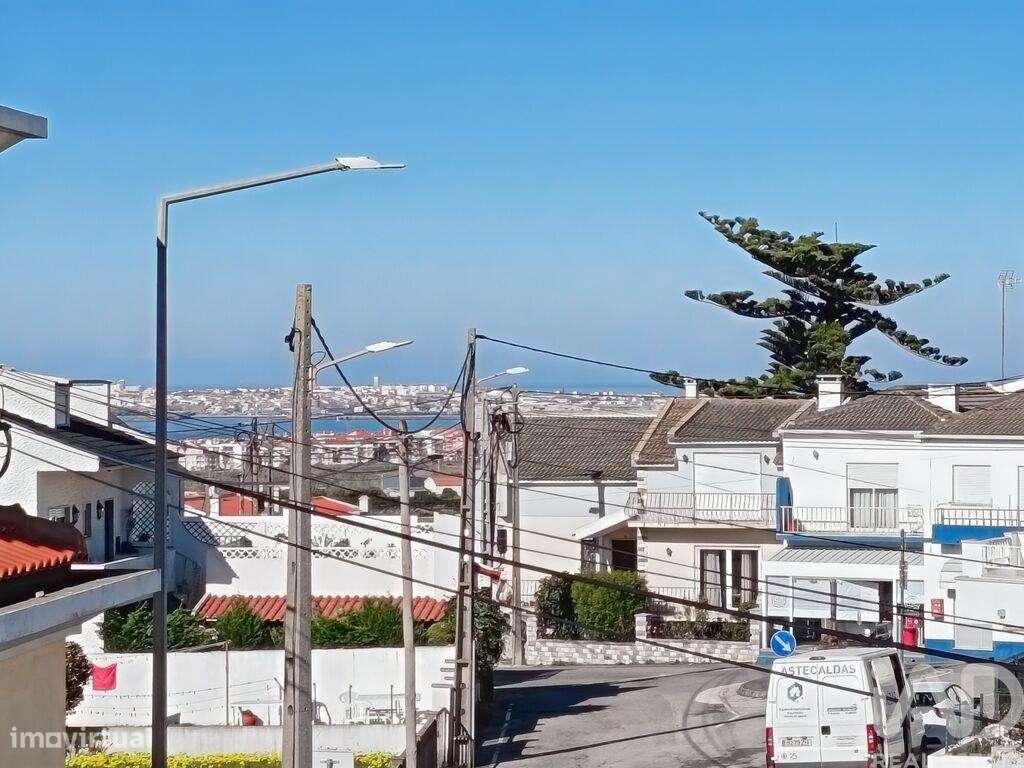 Apartamento T3 Em Atouguia Da Baleia De 77 M2