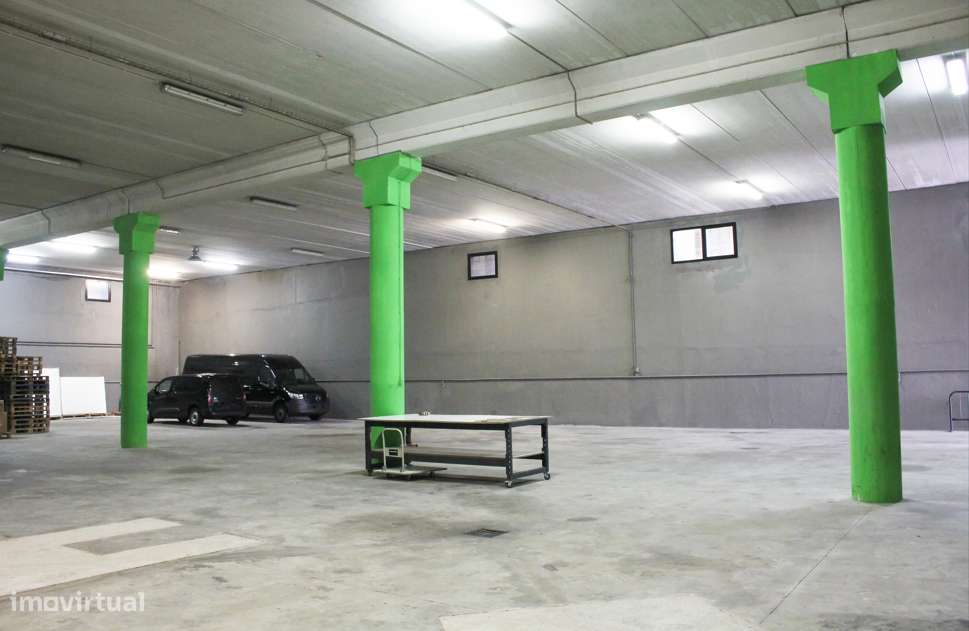 Pavilhão Industrial com Escritórios para Arrendamento - Grande imagem: 5/6