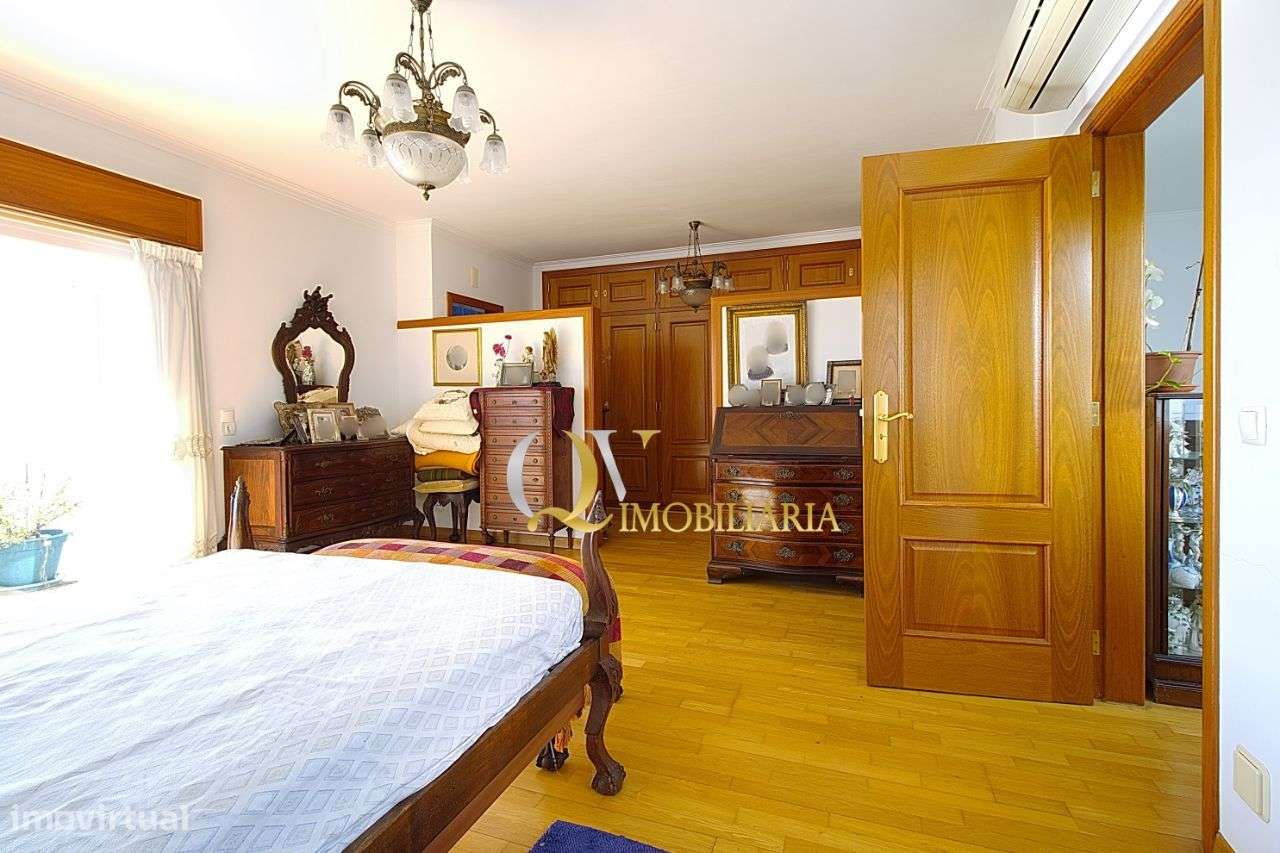 Excelente Moradia V4 para venda sita nos Jardins da Parede-36