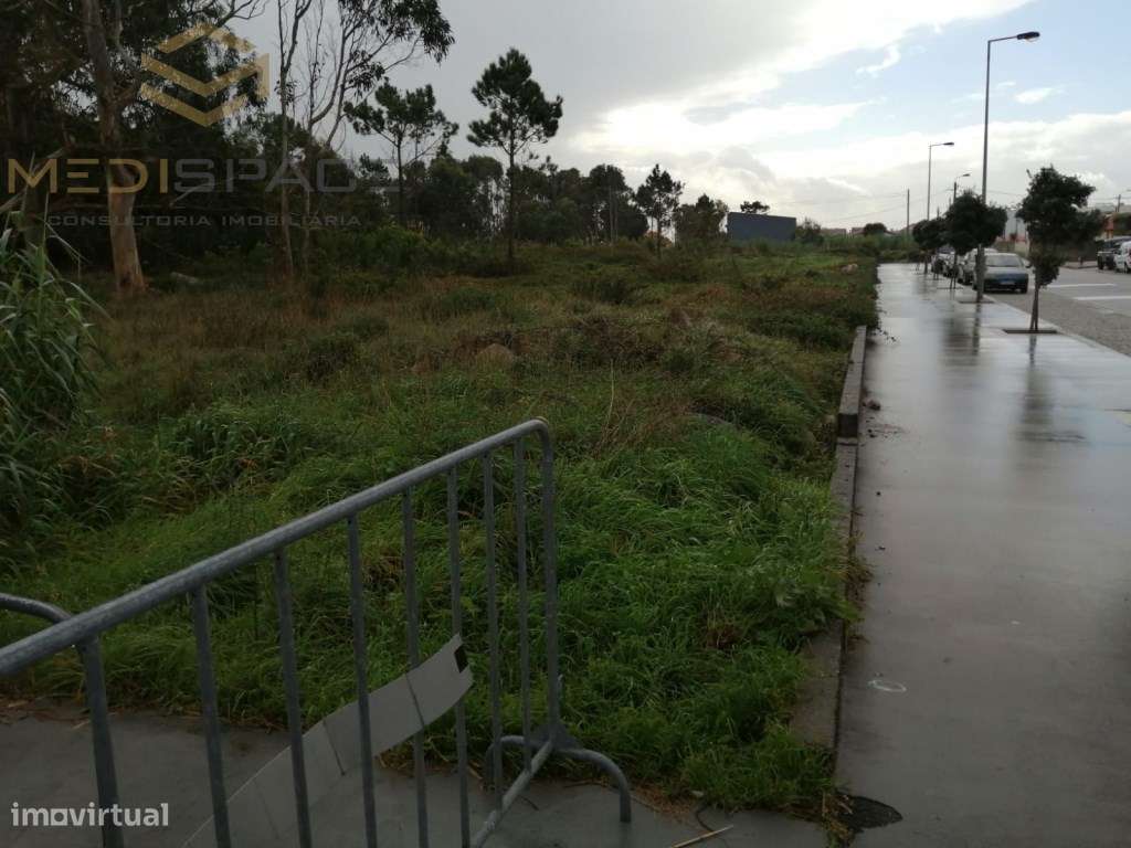 Invista em terreno junto à praia Lavra, Matosinhos-9