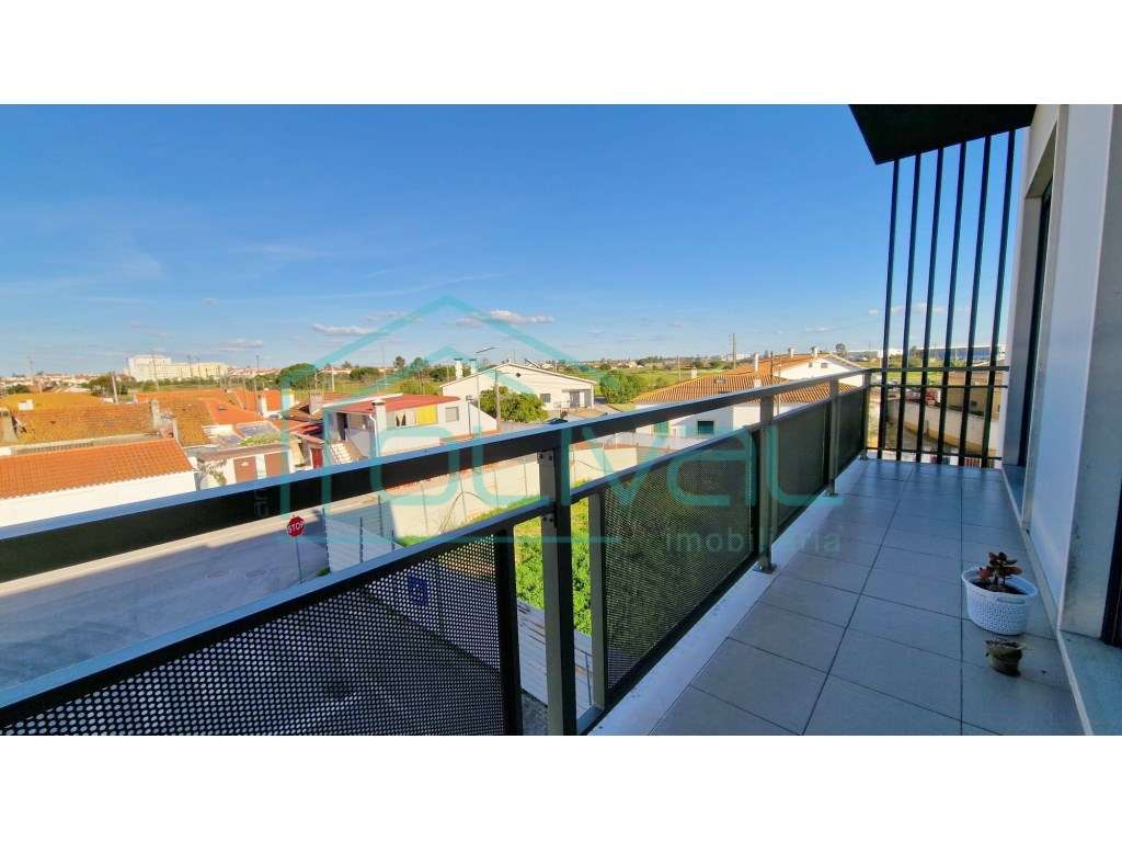 T3 Semi-Novo com Varandas, Box e Excelentes Acabamentos | Urbanizaç... - Grande imagem: 5/36