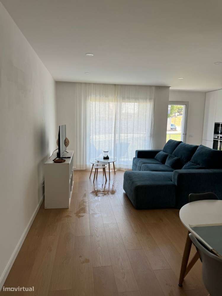 Apartamento T2 com varanda e parqueamento, condominio com piscina, ...-7