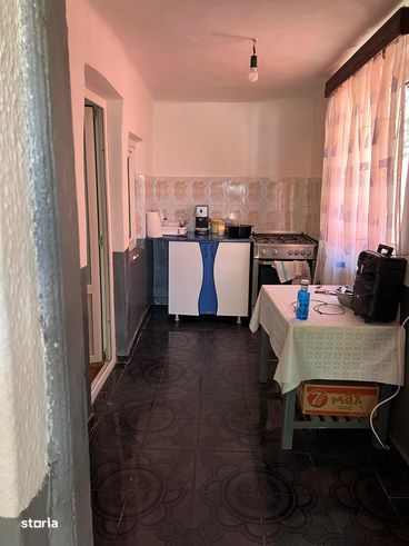 Casa cu 2 corpuri si magazin, teren 241 mp, zona 9 Mai-6