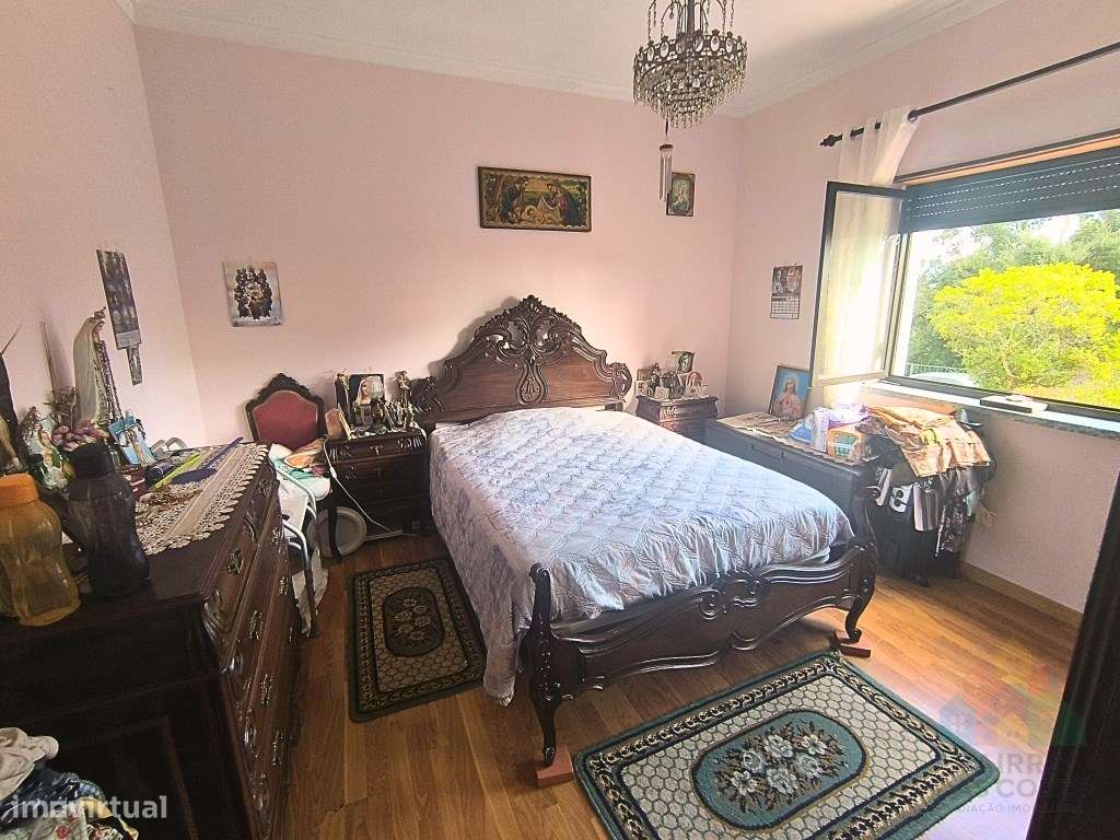 Moradia T4 com construção robusta e terreno perto IC9- Tomar-14