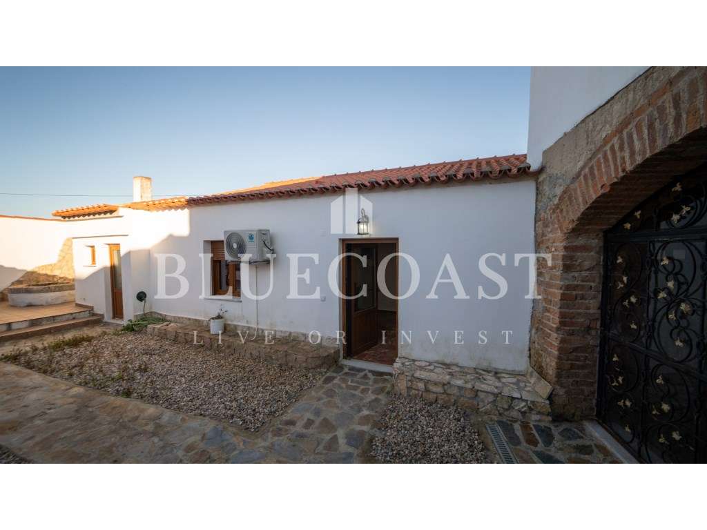 Moradia Rústica Alentejana com Anexo e Espaço Exterior-17
