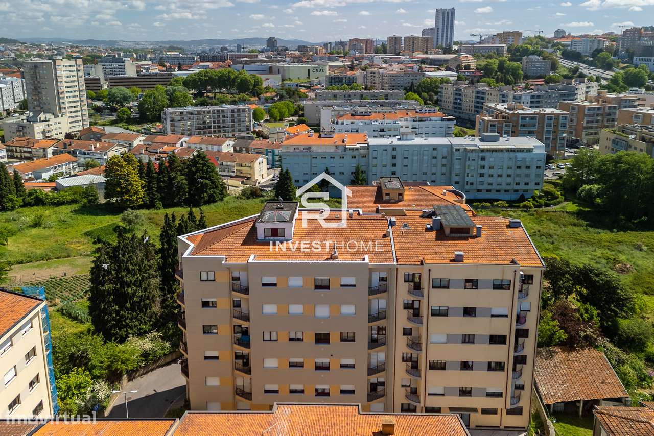 Apartamento T2+1 | Renovado | Boas Áreas | Varanda | 2 Lugares Garagem-43
