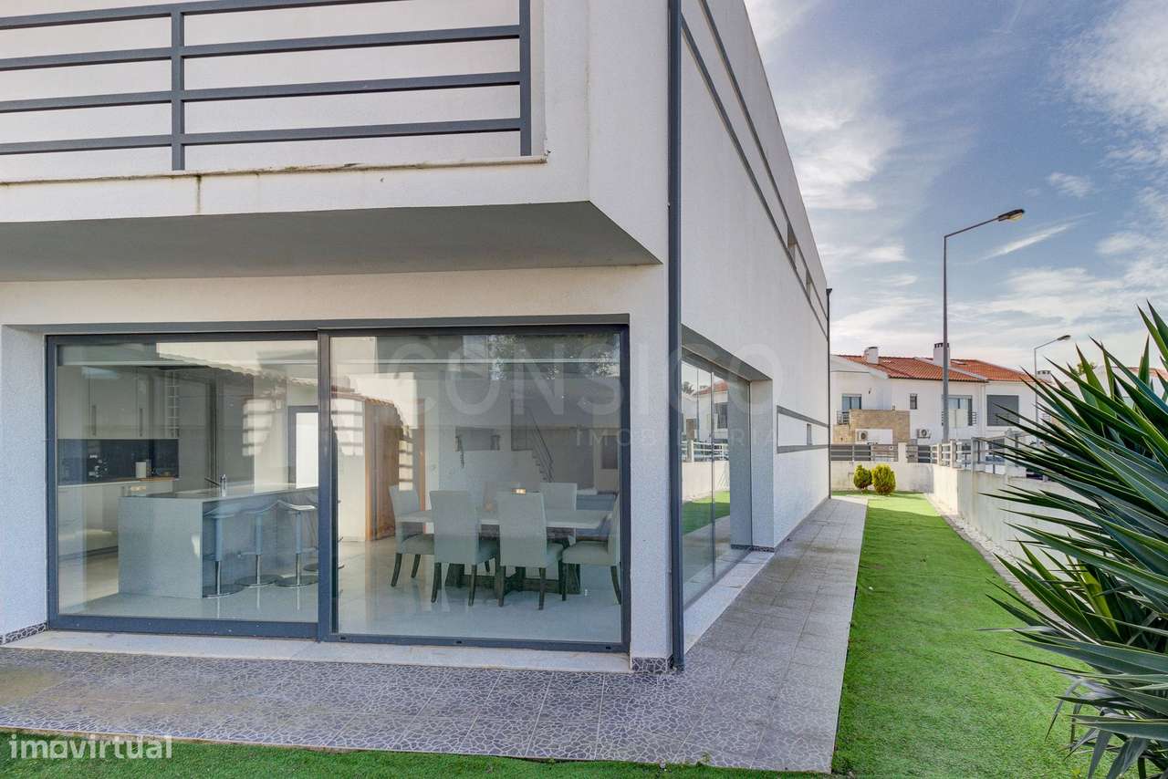 Moradia com 170 m², jardim, zona de barbecue e estacionamento para dua-10