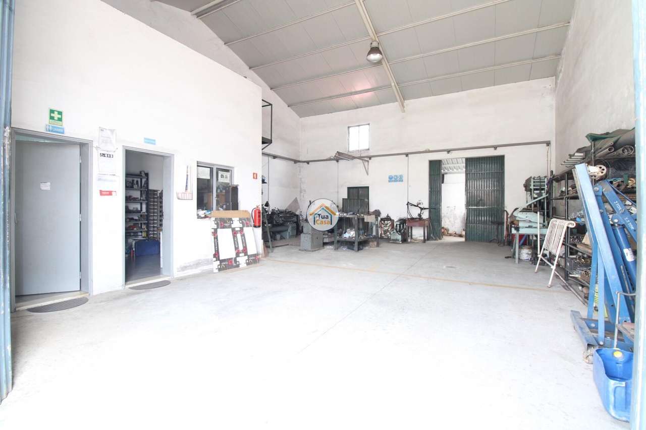 Armazém com Oficina Torneiro, 120 m2, Logradouro. Máquinas incluídas L - Grande imagem: 2/17