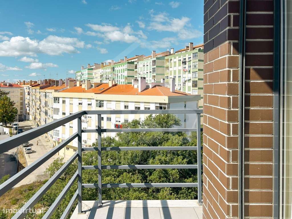 Apartamento T2 Torre da Marinha-23