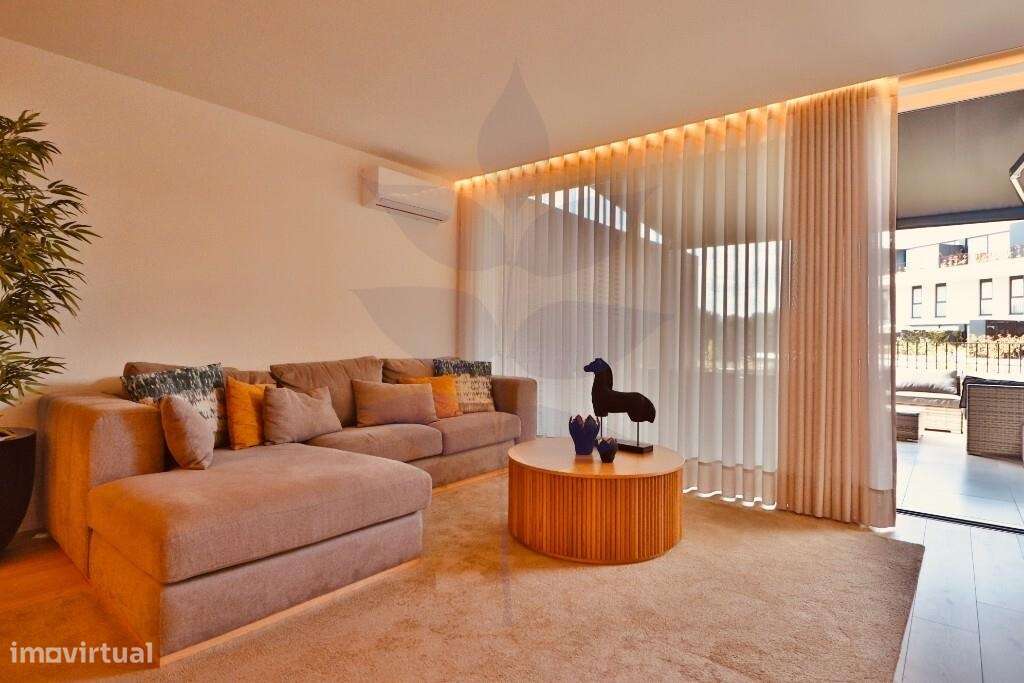 Vende-se T3 Duplex - Condominio Fechado - Como Novo - Empreendimento V-8