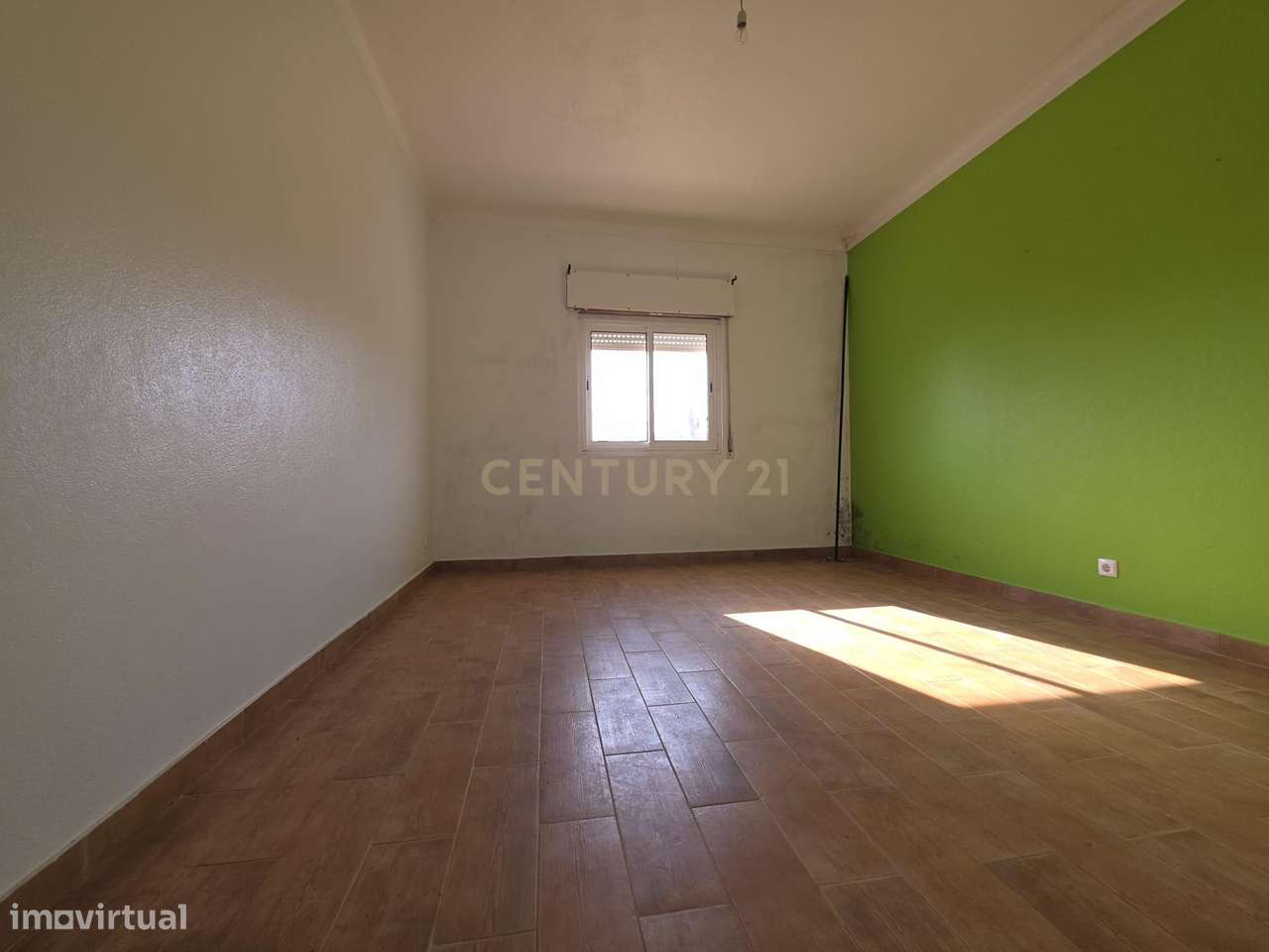EXCELENTE INVESTIMENTO, PRÉDIO COM 3 FRAÇÕES E GARAGEM PARA 5 CARROS-23
