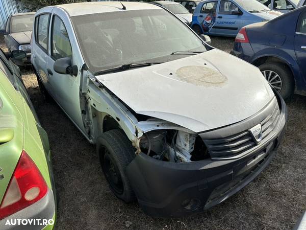 Dezmembrez Dacia Sandero - 2