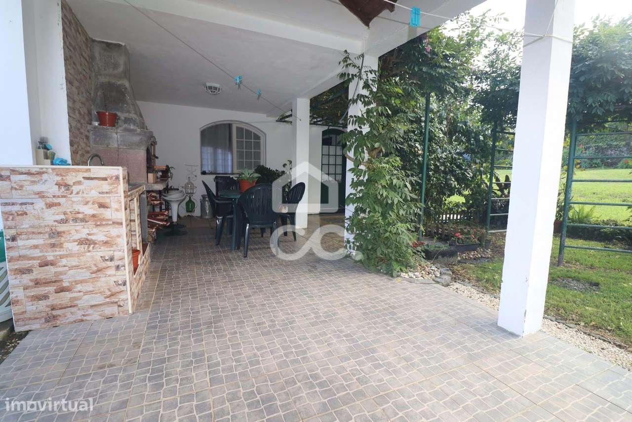 Moradia com 4 Quartos e Anexo T1  - São Vicente Ferreira - Ponta Delga-32