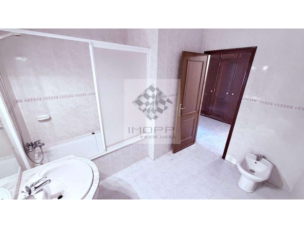 Fabuloso apartamento T2 na Cavaleira com parqueamento-21