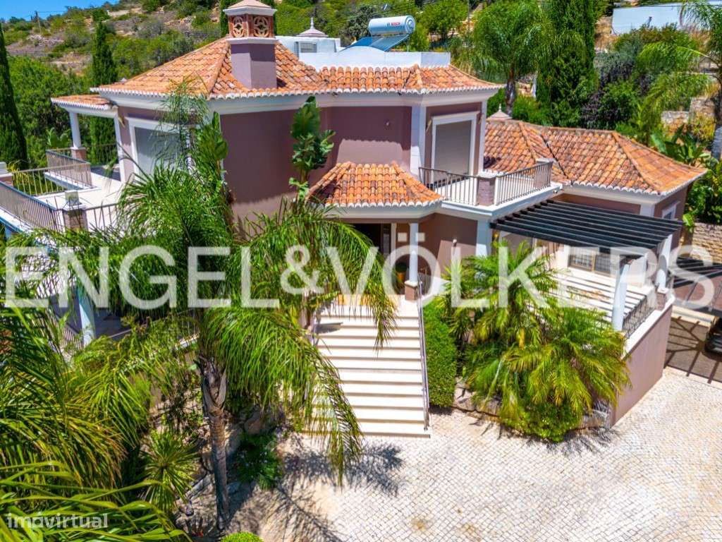 MORADIA DE LUXO COM PISCINA E VISTA MAR - Grande imagem: 4/57