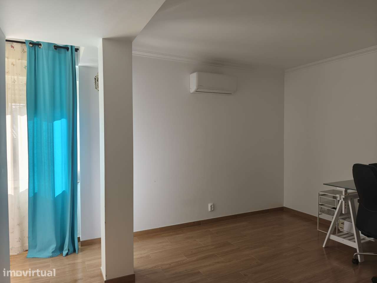 T2 Bem Conservado na Rua José Cardoso Pires, Areias, Estoril.-17
