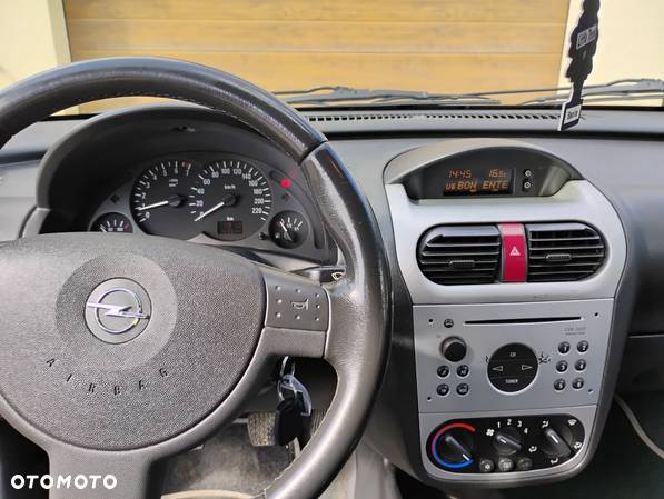 Opel Corsa 1.2 16V Comfort - 15
